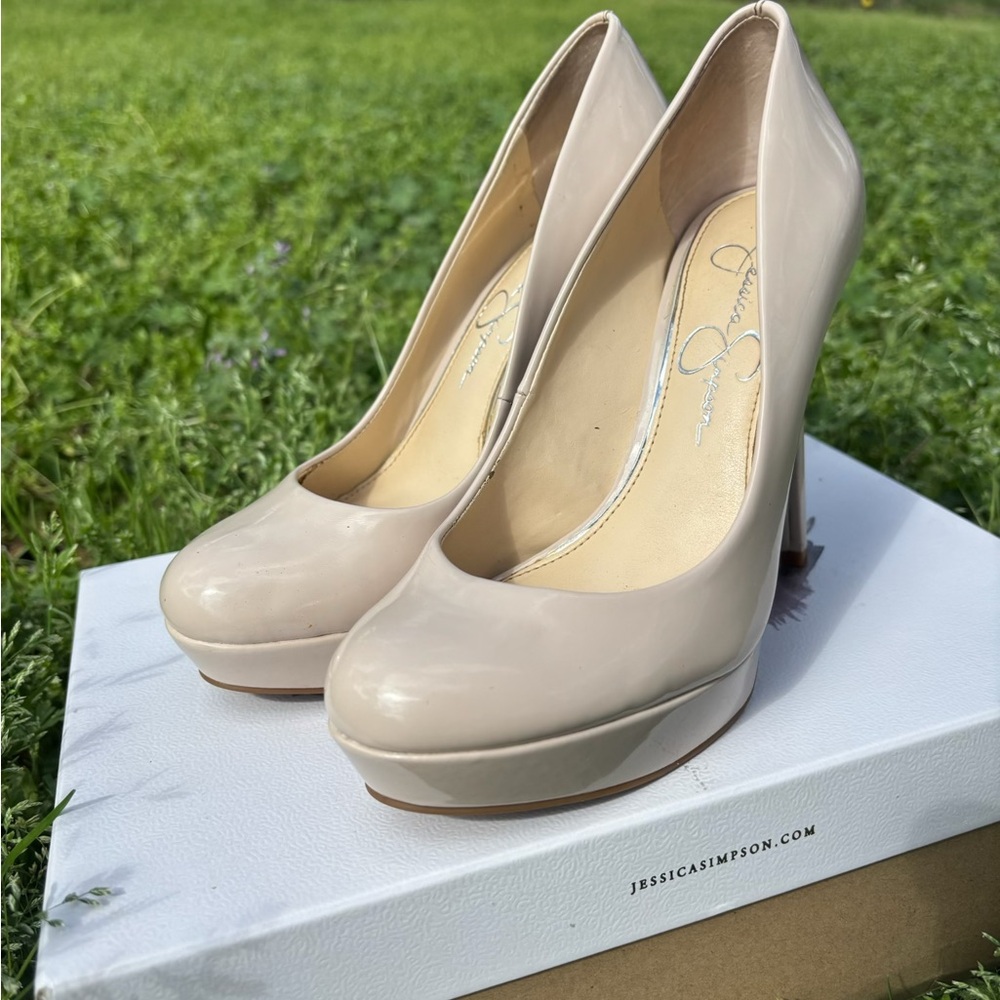 Jessica Simpson Women's Beige Platform Heels